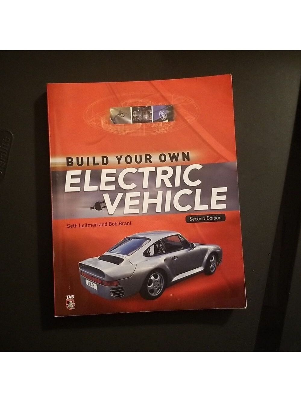 Build Your Own Electric Vehicle Paperback Book. C1